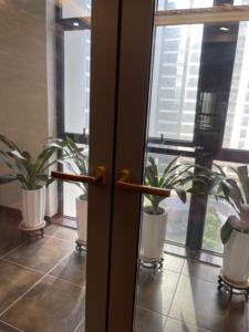 AS2047 <span class=keywords><strong>Porte</strong></span> empilable coulissante en aluminium standard australien Verre à double vitrage pour balcon <span class=keywords><strong>extérieur</strong></span> et jardin Design moderne - Product Image 3