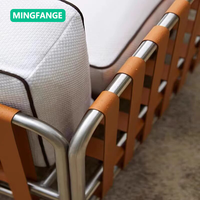 Ensemble de salon de jardin en rotin avec chaises en osier et table basse – Design moderne, coussins imperméables en mousse haute densité, durable pour cours et hôtels