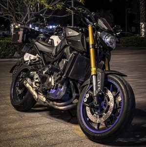 Yamaha <span class=keywords><strong>MT09</strong></span> Estándar 890cc CP3, Motocicleta de Tres Cilindros Refrigerada por Agua, Frenos ABS Dobles, Horquilla Delantera Invertida Ajustable, <200 km/h - Product Image 4