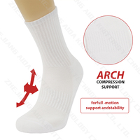 Chaussettes mi-mollet pour hommes au design premium, chaussettes de sport universelles, logo brodé personnalisé, chaussettes de couleur unie