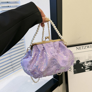 热销女士西式单肩PU防水外壳夹扣式珍珠链花卉刺绣手提包手拿包 - Product Image 5