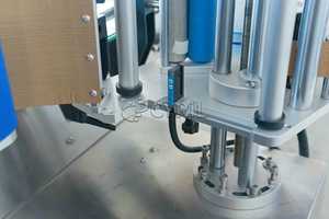 Un rollo y una etiqueta, rápido, estable, preciso y despiadado: La máquina etiquetadora de frotamiento y laminación duplica la eficiencia - Product Image 5