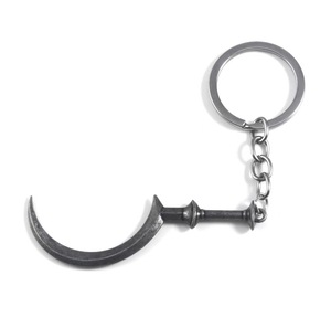 <span class=keywords><strong>Resident</strong></span> <span class=keywords><strong>Evil</strong></span> <span class=keywords><strong>8</strong></span> vampiro polilla señora hija guadaña arma llavero de Metal Halloween Cosplay señora guadaña colgante - Product Image 2