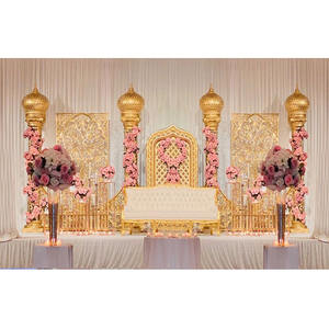 Décoration de scène de mariage moderne Designer de Dubaï Pilier marocain doré Scène de mariage Luxueux Décor de scène sculpté en fibre de bois - Product Image 1