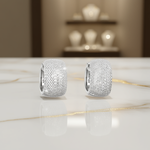 ต่างหูแบบหนีบ Akan Huggie เงินแท้ 925 ประดับเพชรทรงกลมเจียระไนแบบบริลเลียนท์ ดีไซน์หรูหราสำหรับผู้หญิง สวมใส่ได้ทุกวัน - Product Image 2