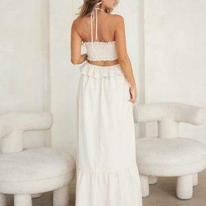 ชุดเดรสผู้หญิง OEM ดีไซน์หรูหรา หวานสดใส คอวี สายคล้องคอ ทรงทูปท็อประบายชาย  ชุดเดรสสำหรับวันหยุดพักผ่อนริมชายหาด - Product Image 2