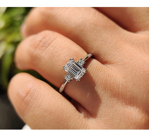 Impresionante anillo de diamante cultivado en laboratorio con claridad brillante, perfecto para propuestas, aniversarios y ocasiones especiales de la India - Product Image 1