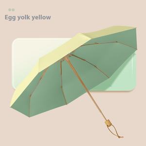 Adorables parapluies à logo imprimé pour hommes femmes manche en plastique bois massif petit <span class=keywords><strong>parapluie</strong></span> à 8 os fraîchement coloré - Product Image 6