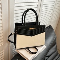 Sac bandoulière élégant et décontracté, passe-partout, collection Printemps 2026, design haut de gamme, style européen, fermeture éclair simple, en polyester, forme carrée