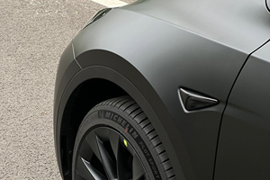 Vinilo mate negro PET al por mayor para rotulación de vehículos, 7.5 mil, 1.52*15m, película protectora hidrofóbica antiarañazos para carrocería con tecnología de liberación de aire - Product Image 2