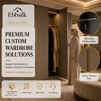 Dressing sur mesure, armoire intégrée de luxe, armoire avec cadre en aluminium, porte en verre, porte battante, du sol au plafond, pour villa
