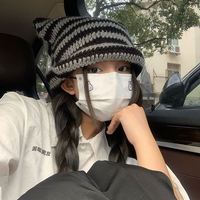 Nuevo Gorro de Invierno Tejido a Mano con Diseño de Pequeño Diablo, Gorro de Punto a Rayas con Orejas de Gato, Cálido y Moderno