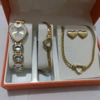 Montre à quartz pour femme avec un élégant design en forme de cœur, bracelet en strass, montre en acier inoxydable pour femmes et ensemble de bijoux