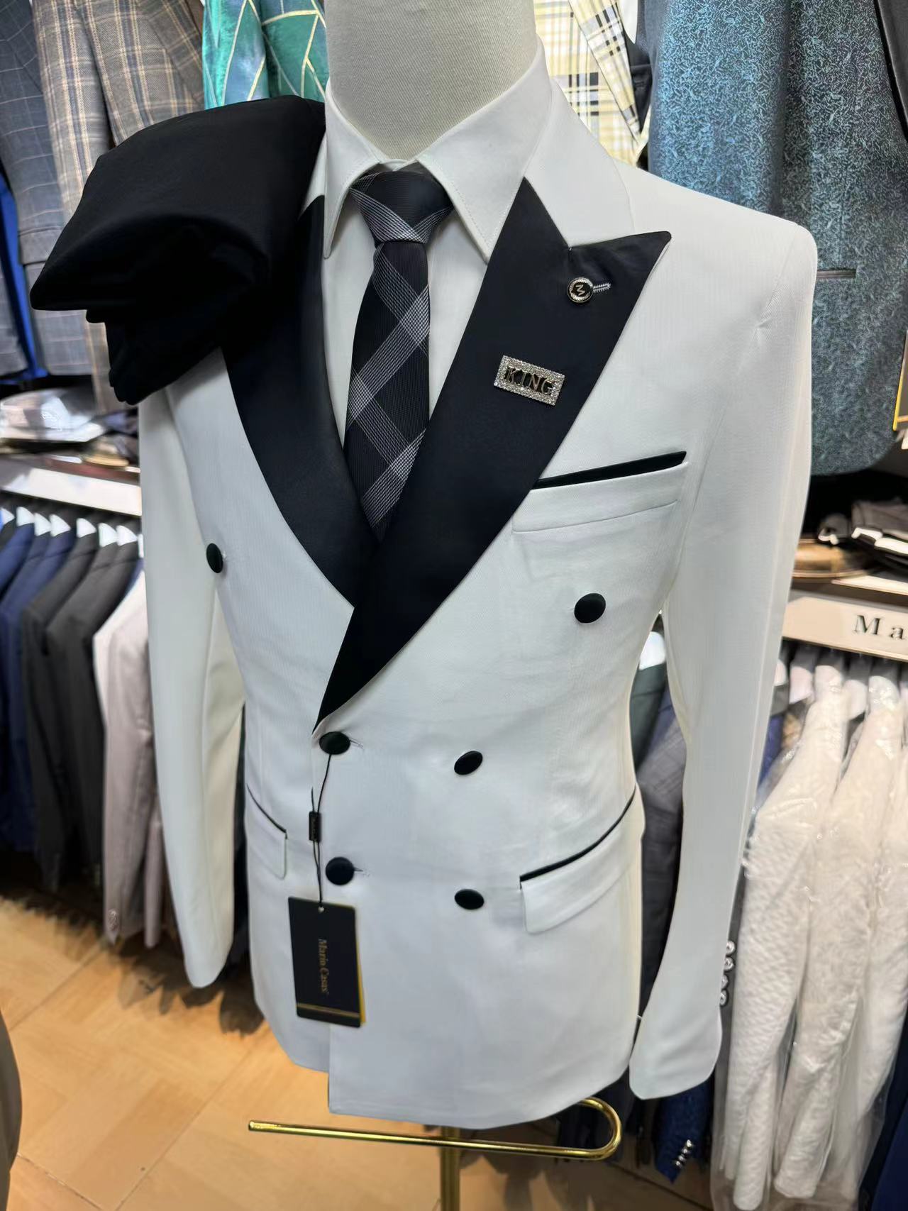 Shop Our 2024 Men's Tuxedo Collection - Stylish & Versatile