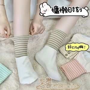 ถุงเท้ายาวครึ่งน่องลายทางสำหรับผู้หญิง หนานุ่ม ซึมซับเหงื่อ อุ่นสบาย ไม่เป็นขุย ทรงหลวม เหมาะสำหรับคู่รัก ใช้ในห้องแอร์ - Product Image 3