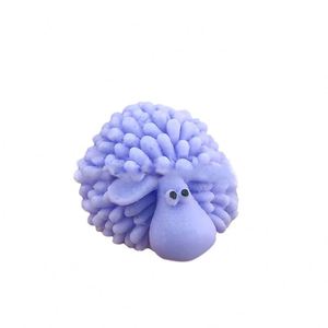 Divertido y Creativo Juguete de Peluche de Cordero Morado de 7.5cm, TPR Suave, para Aliviar el Estrés, Regalo para Niños y Adultos - Product Image 2