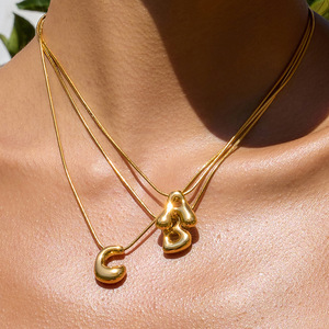 Collar de Acero Inoxidable con Letra Chapada en Oro para Mujer, Joyería de Moda, Accesorio para el Día a Día - Product Image 3