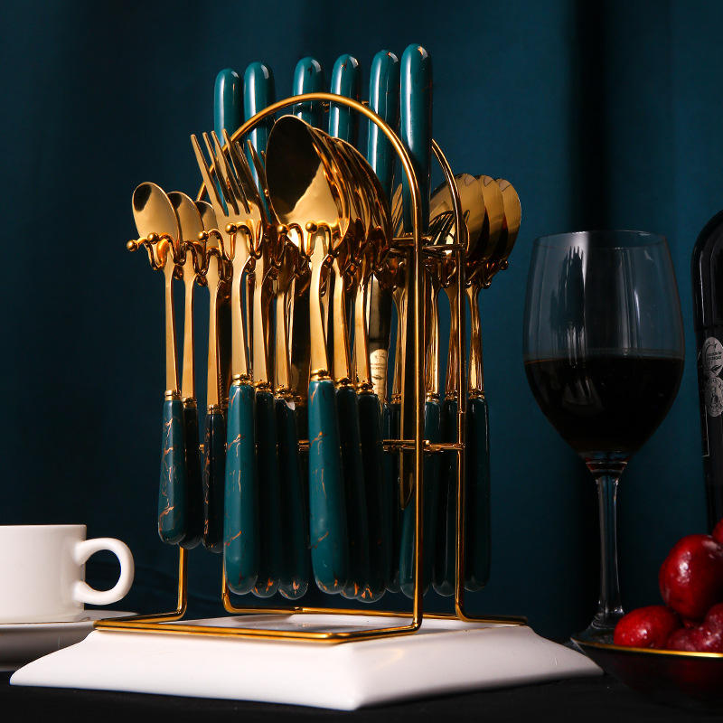 สีเขียวเข้ม