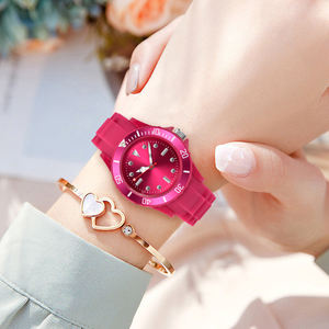 Montre à quartz de luxe à la mode, bracelet étanche 3atm, bijoux décontractés pour femmes, montre-bracelet rose <span class=keywords><strong>fraise</strong></span> ours avec coffrets cadeaux - Product Image 3