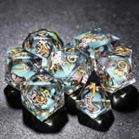 Jeu de dés en résine liquide à bords tranchants personnalisable de 7 pièces, dés polyédriques mignons en forme de chien pour les jeux de société Dungeons & Dragons