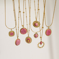 Collar con Colgante de la Serie Redstone Retro Francés para Mujer, Estilo Europeo Americano, Acero Inoxidable Chapado en Oro, Lujo Ligero