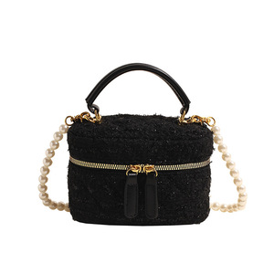 Bolso de mujer de doble propósito de moda en azul claro con diseño de cadena de tweed y perlas - Product Image 2