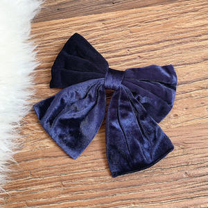 Barrette à cheveux pour femme en tissu velours doré de 14,5 cm, nœud papillon fait main, couleur unie, pour les occasions de bal et de fête - Product Image 5