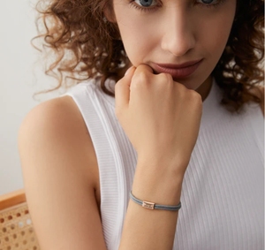 Trendy personalizado aço inoxidável mulheres personalizado corda grossa personalizado gravar logotipo texto frase tubo de metal charme declaração pulseira - Product Image 2