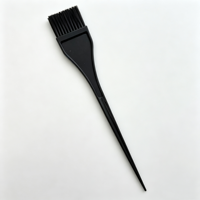 Brosse à coloration capillaire en plastique en gros, peigne à queue pointue pour sectionnement, brosse à teinture à poils doux pour usage en salon de coiffure
