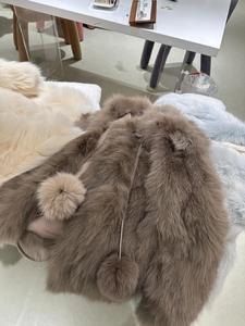 Manteau de fourrure à la mode pour femmes à bas prix en gros, style mi-long intégré en fourrure