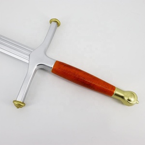 Spada di Ghiaccio da 101 cm di A Song of Ice and Fire, Modello di Arma Sicura in Schiuma PU per Cosplay, per Età 8+ Unisex - Product Image 3
