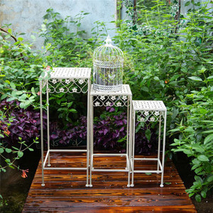 Juego de tres soportes triangulares altos para macetas, estilo vintage, con acabado envejecido, para plantas de Epipremnum, decoración en <span class=keywords><strong>escalera</strong></span>. - Product Image 1