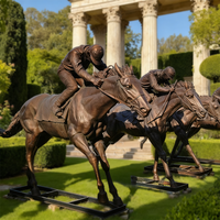 Sculpture d'art métallique, statue de Marcus Aurelius en bronze, idéale pour un centre commercial de style industriel.