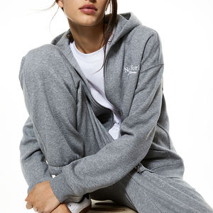 Sudaderas con capucha con logotipo personalizado para mujer, sudaderas sueltas de algodón 100% con bordado liso, sudaderas con capucha esenciales de gran tamaño para mujer - Product Image 1