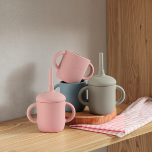 Vaso Entrenador de Silicona de Grado Alimenticio para Recién Nacidos Libre de BPA con Asa y Pajita Antiderrames Duradero y Personalizable para la Alimentación de Infantes - Product Image 2