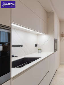 Cuisine moderne <span class=keywords><strong>de</strong></span> luxe en bois massif avec évier, îlot blanc mat, armoire en marbre stratifié, design modulaire - Product Image 5