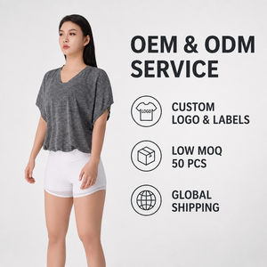 Haut de sport gris premium pour femme, col en V, coupe ample, manches chauve-souris, et mini-short blanc taille haute assorti pour le yoga - Product Image 4