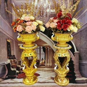 Vase sur pied de style européen, colonne romaine, grand vase, pot à fleurs, ornements pour l'arrangement floral, paon plaqué or, hall d'hôtel - Product Image 3