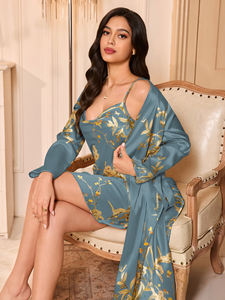 <span class=keywords><strong>Set</strong></span> Pigiama Due Pezzi da <span class=keywords><strong>Donna</strong></span> in Raso con Logo Personalizzato, Vestaglia con Lacci e Camicia da Notte, Sottile, Lunghezza Media, Stampato - Product Image 1