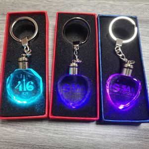 Llavero de Cristal 3D con Logotipo Personalizado Más Barato, Llavero con Logotipo de Marca de Auto, Llavero de Acrílico con Letras LED para Regalo de Club de Automóviles - Product Image 4