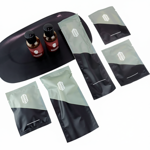 Fournitures hôtelières de qualité certifiée, articles de toilette pour chambre d'hôtel avec savon d'hôtel, mini gel douche, trousse dentaire, rasoir, trousse de couture, bonnet de douche - Product Image 1