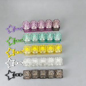 Mayorista: Llavero mecánico creativo de 4 teclas con luz LED, diseño de pata de gato, de goma, resistente, juguete antiestrés - Product Image 1