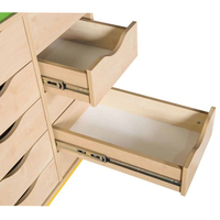 Station de change Montessori moderne pour crèche et maternelle avec unité de rangement premium, marches et tiroirs