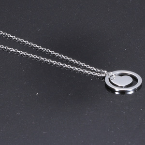 Collier avec pendentif en forme de cœur en acier inoxydable avec design de cercle creux pour un usage quotidien, cadeau - Product Image 4