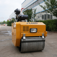 Compacteur vibrant à double tambour portatif de 550 kg FYL-S700 avec moteur et pompe SAUER à vendre