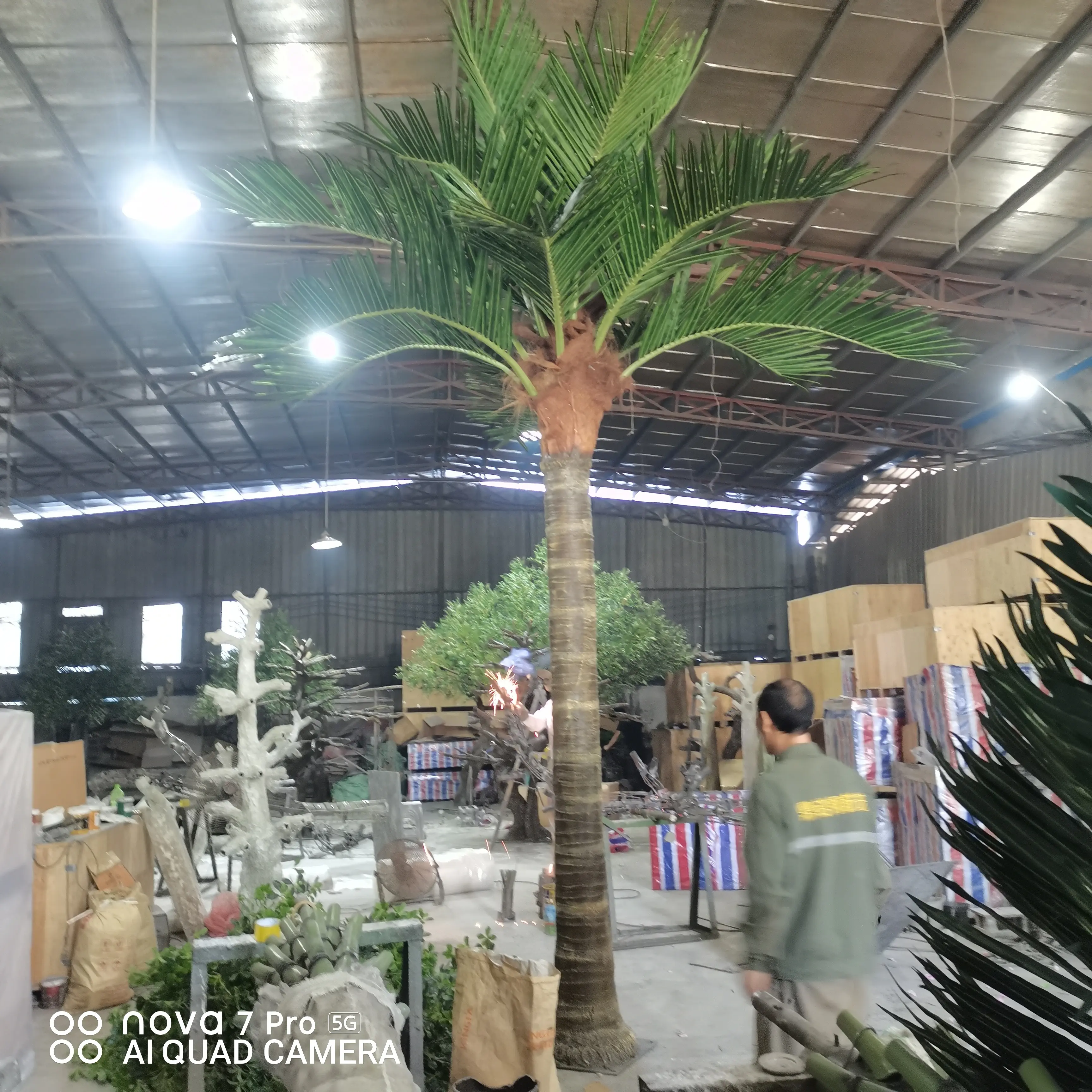 Gros personnalisé résistance aux UV décoratif extérieur métal artificiel grand palmier cocotier à vendre