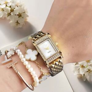 Montre à quartz pour femmes de marque Diamond, montre pour femmes en argent avec strass, cadran carré, bracelet matelassé, montre élégante et luxueuse pour femmes - Product Image 5