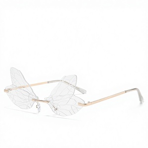 Lunettes de soleil <span class=keywords><strong>Bettega</strong></span> tendance européenne et américaine, lunettes de soleil à ailes, couleur dégradée exagérée, lunettes de soleil de célébrité, lunettes de soleil de plage transfrontalières - Product Image 6