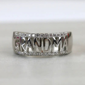 Anello da Donna con Tre File di Pietre Rotonde, Gioiello Geometrico alla Moda - Product Image 3
