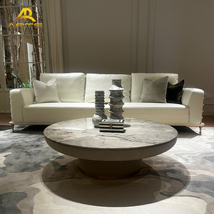 Muebles de Sala de Estar de Diseño Original y Exclusivo para Villa, Nueva Llegada, Juego de Sofás de 1, 2 y 3 Plazas con Tapicería de Cuero Genuino y Patas de Latón - Product Image 1